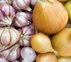 Onions and Garlic Treat Toenail Fungus